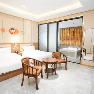 Hotel Me, San Pedro Makati